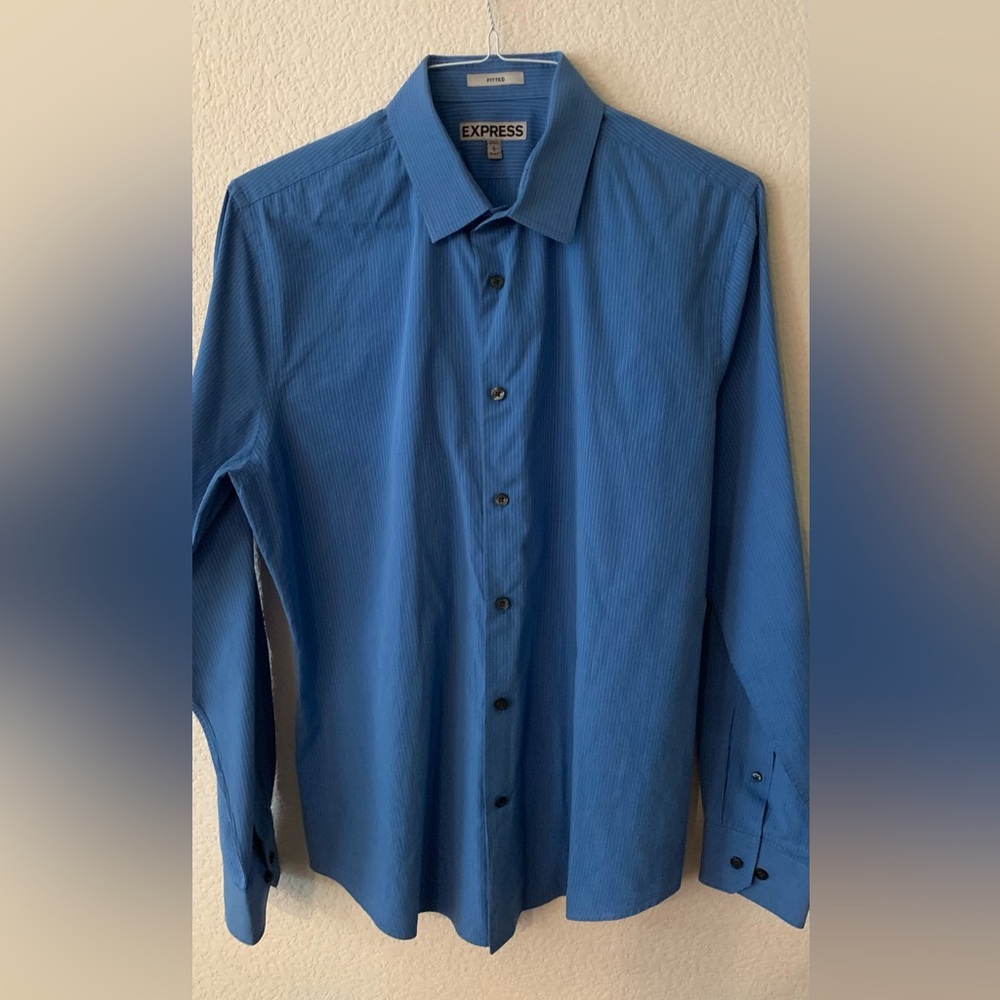 EXPRESS- Men’s casual long sleeve shirt. (Large)
